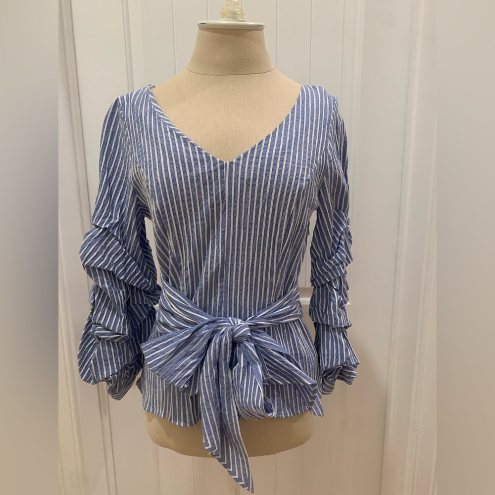 White House Black Market top size 4